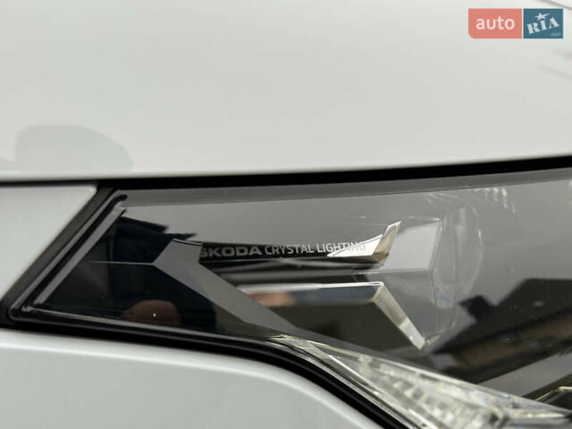 Білий Шкода Enyaq iV, об'ємом двигуна 0 л та пробігом 190 тис. км за 22700 $, фото 11 на Automoto.ua