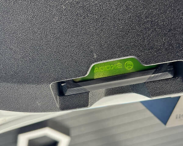Білий Шкода Enyaq iV, об'ємом двигуна 0 л та пробігом 150 тис. км за 26300 $, фото 60 на Automoto.ua