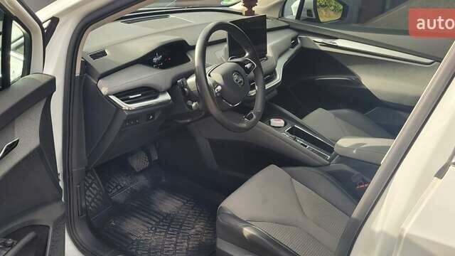Шкода Enyaq iV 2021 в Сумах на Automoto.ua Белый Шкода Enyaq iV, объемом двигателя 0 л и пробегом 45 тыс. км за 23000 $, фото 9 на Automoto.ua
