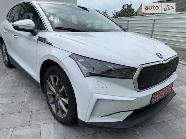 Белый Шкода Enyaq iV, объемом двигателя 0 л и пробегом 20 тыс. км за 35500 $, фото 4 на Automoto.ua