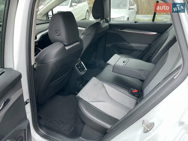 Белый Шкода Enyaq iV, объемом двигателя 0 л и пробегом 116 тыс. км за 23000 $, фото 5 на Automoto.ua