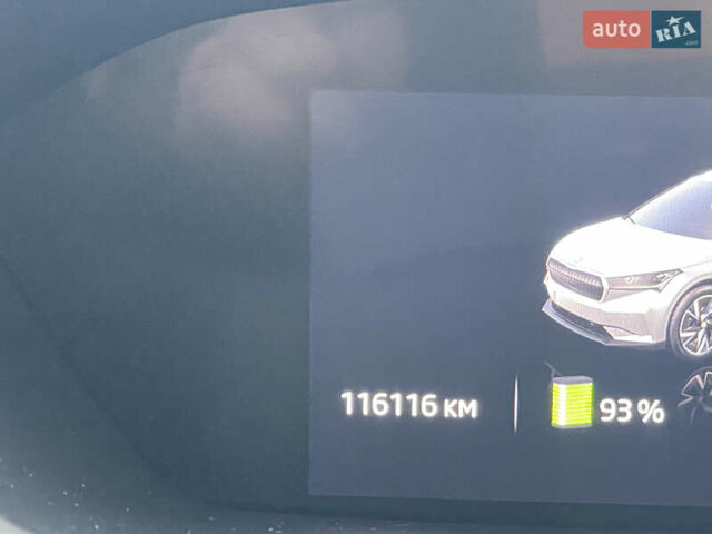 Белый Шкода Enyaq iV, объемом двигателя 0 л и пробегом 116 тыс. км за 23000 $, фото 8 на Automoto.ua