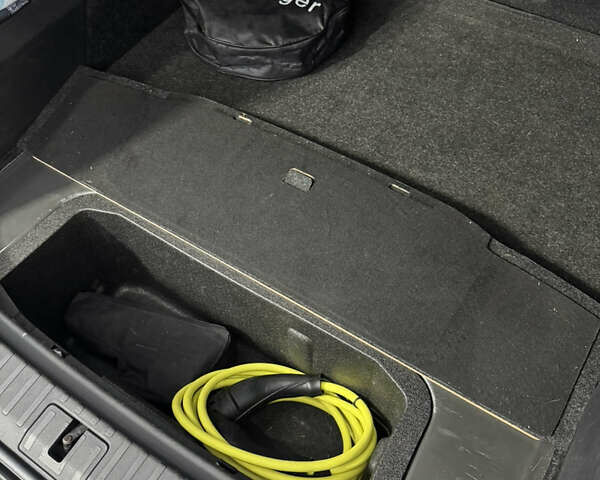 Белый Шкода Enyaq iV, объемом двигателя 0 л и пробегом 86 тыс. км за 23000 $, фото 30 на Automoto.ua