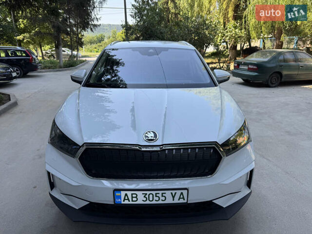 Белый Шкода Enyaq iV, объемом двигателя 0 л и пробегом 130 тыс. км за 27000 $, фото 6 на Automoto.ua