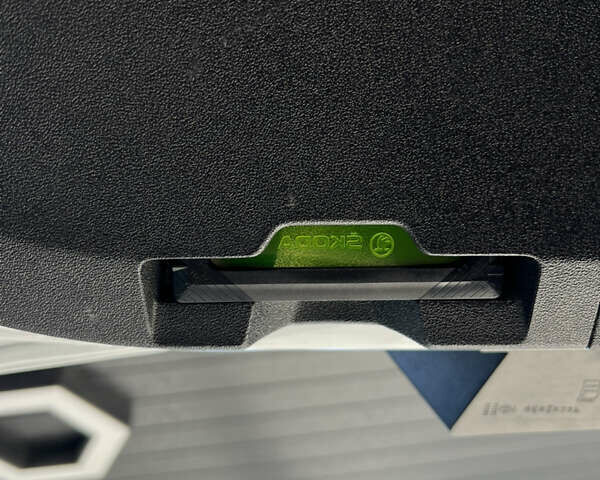 Білий Шкода Enyaq iV, об'ємом двигуна 0 л та пробігом 150 тис. км за 26300 $, фото 63 на Automoto.ua
