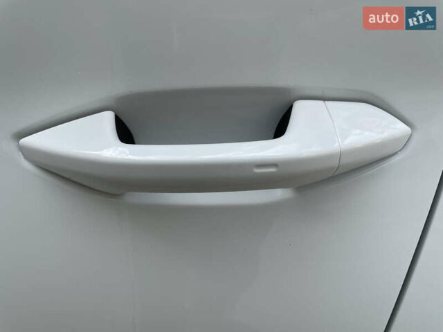 Белый Шкода Enyaq iV, объемом двигателя 0 л и пробегом 130 тыс. км за 27000 $, фото 20 на Automoto.ua