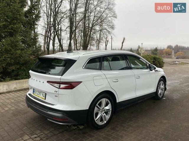 Белый Шкода Enyaq iV, объемом двигателя 0 л и пробегом 180 тыс. км за 22500 $, фото 5 на Automoto.ua