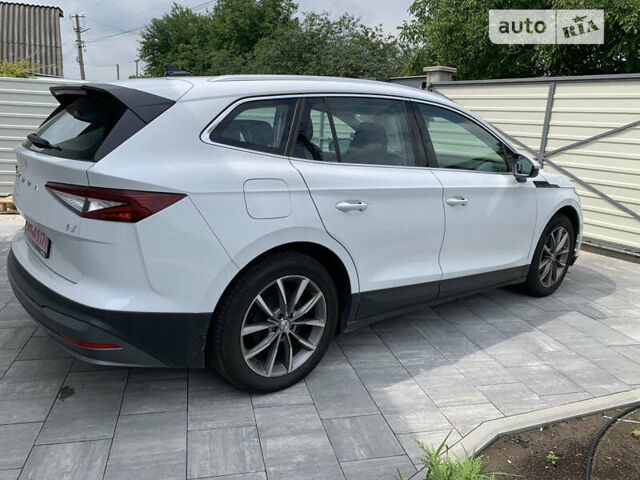 Белый Шкода Enyaq iV, объемом двигателя 0 л и пробегом 20 тыс. км за 35500 $, фото 2 на Automoto.ua