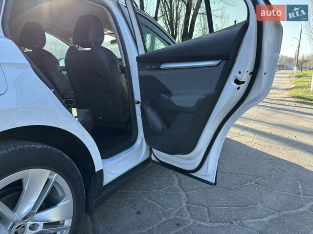 Білий Шкода Enyaq iV, об'ємом двигуна 0 л та пробігом 230 тис. км за 22000 $, фото 6 на Automoto.ua