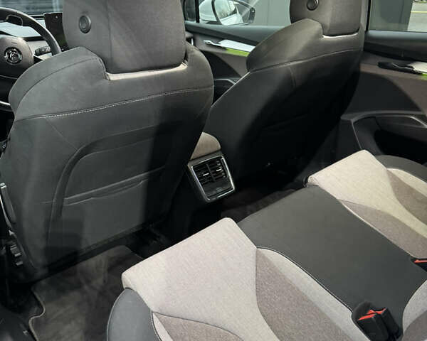 Белый Шкода Enyaq iV, объемом двигателя 0 л и пробегом 86 тыс. км за 23000 $, фото 20 на Automoto.ua