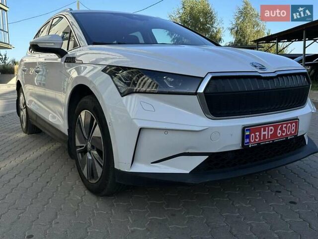 Белый Шкода Enyaq iV, объемом двигателя 0 л и пробегом 210 тыс. км за 21600 $, фото 2 на Automoto.ua