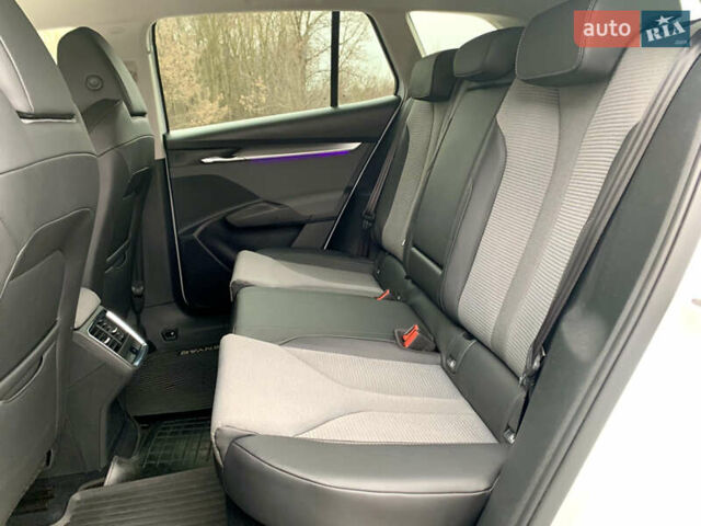 Білий Шкода Enyaq iV, об'ємом двигуна 0 л та пробігом 220 тис. км за 20700 $, фото 56 на Automoto.ua