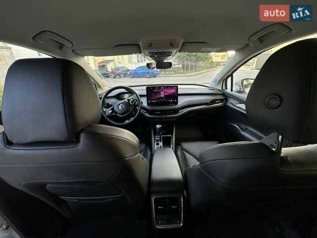 Белый Шкода Enyaq iV, объемом двигателя 0 л и пробегом 210 тыс. км за 21600 $, фото 8 на Automoto.ua