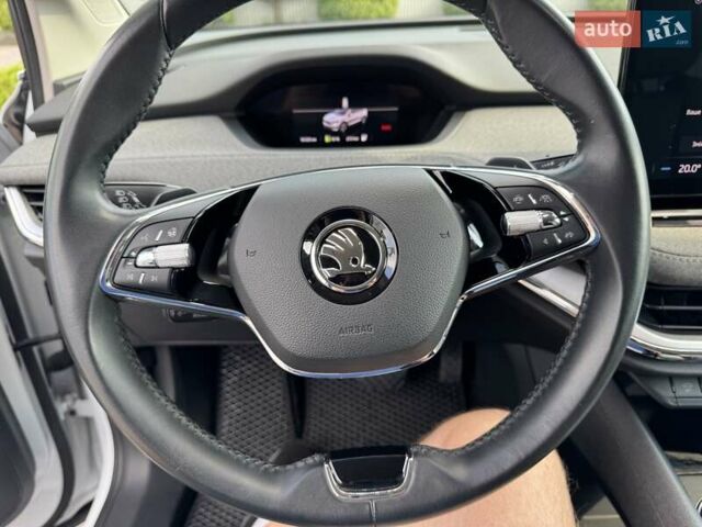 Белый Шкода Enyaq iV, объемом двигателя 0 л и пробегом 59 тыс. км за 28350 $, фото 11 на Automoto.ua