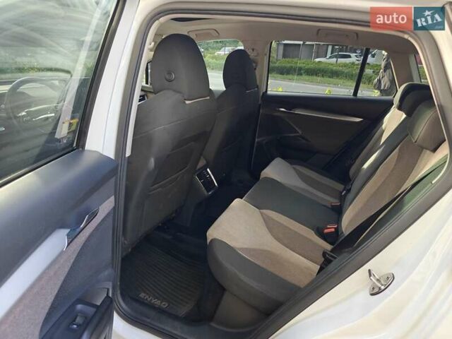 Білий Шкода Enyaq iV, об'ємом двигуна 0 л та пробігом 219 тис. км за 19999 $, фото 10 на Automoto.ua
