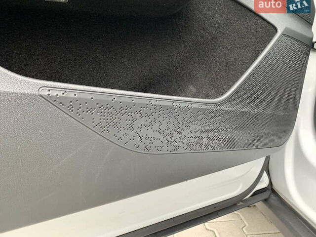 Білий Шкода Enyaq iV, об'ємом двигуна 0 л та пробігом 220 тис. км за 20700 $, фото 49 на Automoto.ua