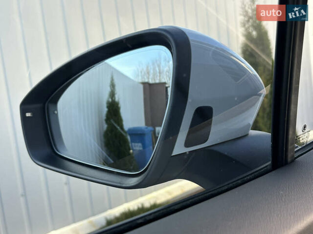 Белый Шкода Enyaq iV, объемом двигателя 0 л и пробегом 24 тыс. км за 24900 $, фото 9 на Automoto.ua