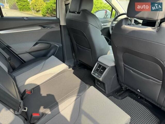 Белый Шкода Enyaq iV, объемом двигателя 0 л и пробегом 59 тыс. км за 28350 $, фото 10 на Automoto.ua