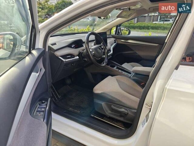 Білий Шкода Enyaq iV, об'ємом двигуна 0 л та пробігом 219 тис. км за 19999 $, фото 12 на Automoto.ua