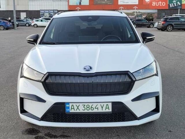 Белый Шкода Enyaq iV, объемом двигателя 0 л и пробегом 40 тыс. км за 27900 $, фото 1 на Automoto.ua