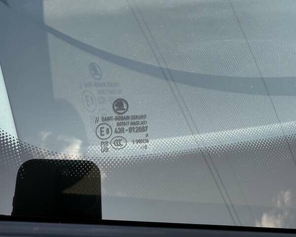 Белый Шкода Enyaq iV, объемом двигателя 0 л и пробегом 37 тыс. км за 25600 $, фото 9 на Automoto.ua