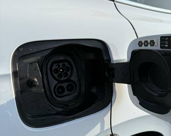 Белый Шкода Enyaq iV, объемом двигателя 0 л и пробегом 37 тыс. км за 25600 $, фото 18 на Automoto.ua