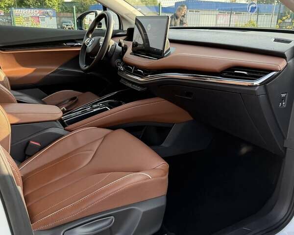 Белый Шкода Enyaq iV, объемом двигателя 0 л и пробегом 37 тыс. км за 25600 $, фото 17 на Automoto.ua