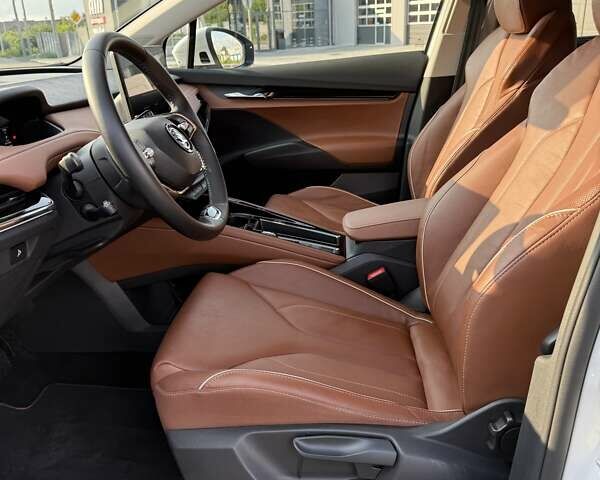 Белый Шкода Enyaq iV, объемом двигателя 0 л и пробегом 37 тыс. км за 25600 $, фото 10 на Automoto.ua