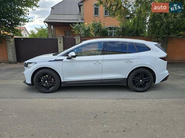 Белый Шкода Enyaq iV, объемом двигателя 0 л и пробегом 50 тыс. км за 25500 $, фото 7 на Automoto.ua