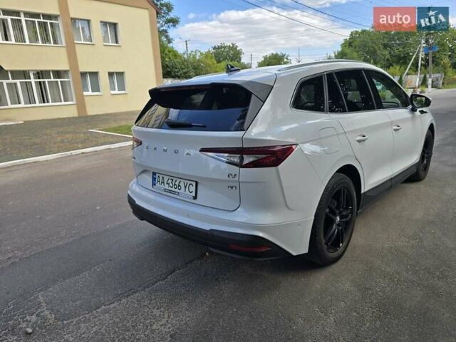 Белый Шкода Enyaq iV, объемом двигателя 0 л и пробегом 50 тыс. км за 25500 $, фото 11 на Automoto.ua