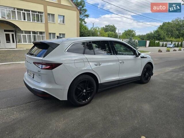 Белый Шкода Enyaq iV, объемом двигателя 0 л и пробегом 50 тыс. км за 25500 $, фото 5 на Automoto.ua