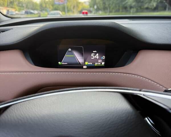 Белый Шкода Enyaq iV, объемом двигателя 0 л и пробегом 37 тыс. км за 25600 $, фото 21 на Automoto.ua