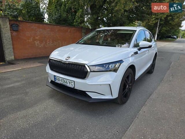 Белый Шкода Enyaq iV, объемом двигателя 0 л и пробегом 50 тыс. км за 25500 $, фото 10 на Automoto.ua