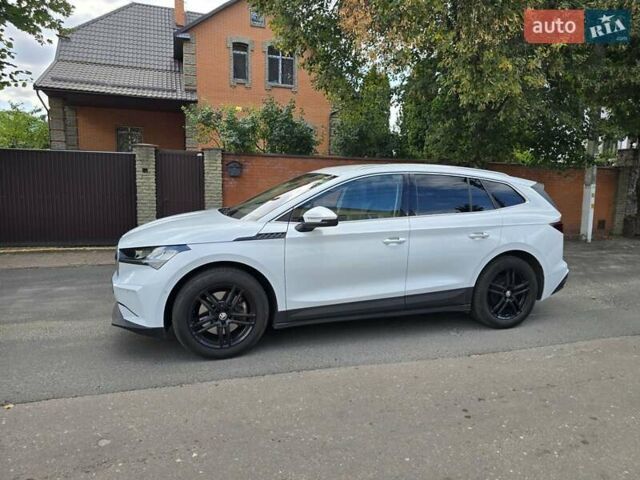 Белый Шкода Enyaq iV, объемом двигателя 0 л и пробегом 50 тыс. км за 25500 $, фото 8 на Automoto.ua