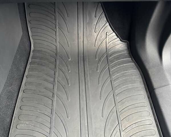 Черный Шкода Enyaq iV, объемом двигателя 0 л и пробегом 269 тыс. км за 16800 $, фото 72 на Automoto.ua