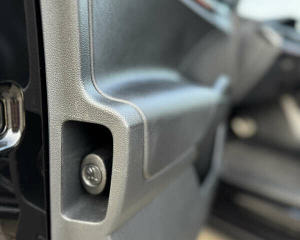 Черный Шкода Enyaq iV, объемом двигателя 0 л и пробегом 49 тыс. км за 28250 $, фото 83 на Automoto.ua