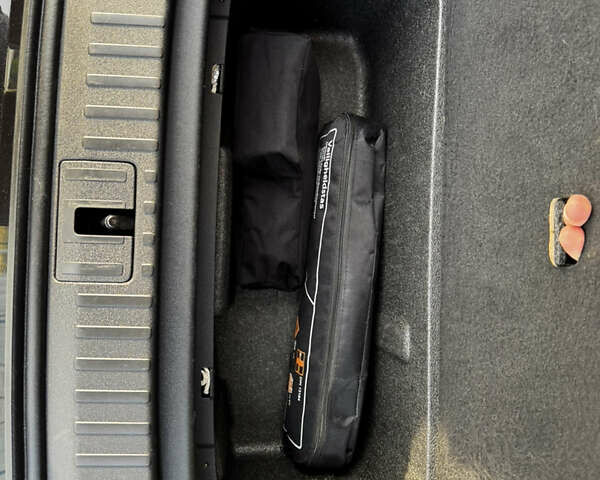 Черный Шкода Enyaq iV, объемом двигателя 0 л и пробегом 49 тыс. км за 28250 $, фото 112 на Automoto.ua