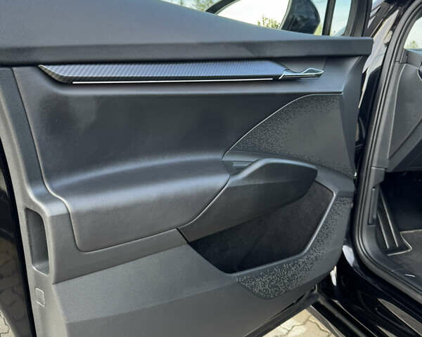 Черный Шкода Enyaq iV, объемом двигателя 0 л и пробегом 49 тыс. км за 28250 $, фото 82 на Automoto.ua