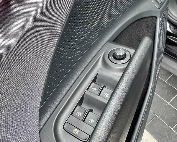 Черный Шкода Enyaq iV, объемом двигателя 0 л и пробегом 269 тыс. км за 16800 $, фото 67 на Automoto.ua