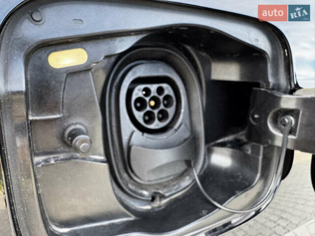 Черный Шкода Enyaq iV, объемом двигателя 0 л и пробегом 49 тыс. км за 28250 $, фото 113 на Automoto.ua