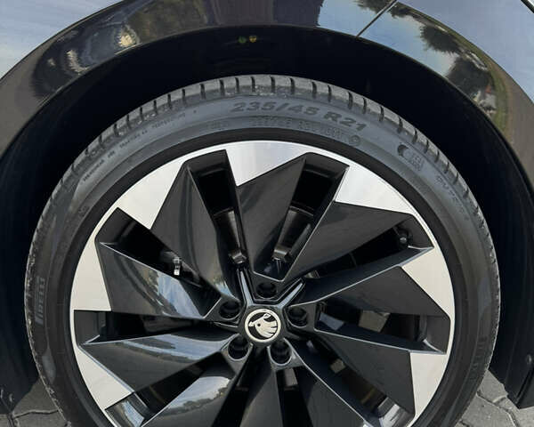 Черный Шкода Enyaq iV, объемом двигателя 0 л и пробегом 49 тыс. км за 28250 $, фото 133 на Automoto.ua