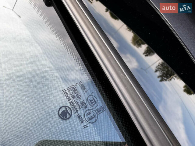 Черный Шкода Enyaq iV, объемом двигателя 0 л и пробегом 49 тыс. км за 28250 $, фото 65 на Automoto.ua