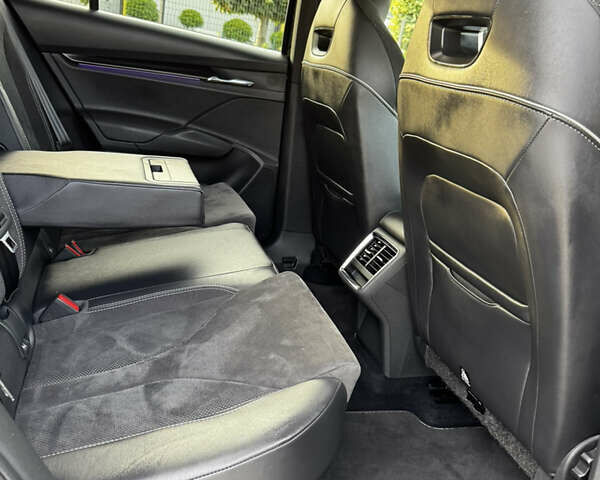 Черный Шкода Enyaq iV, объемом двигателя 0 л и пробегом 49 тыс. км за 28250 $, фото 115 на Automoto.ua