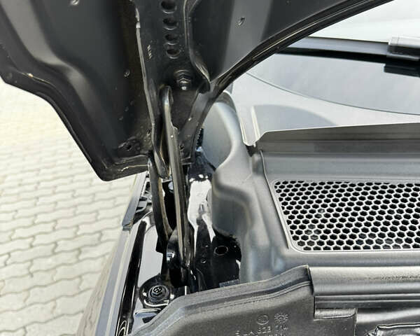 Черный Шкода Enyaq iV, объемом двигателя 0 л и пробегом 49 тыс. км за 28250 $, фото 72 на Automoto.ua