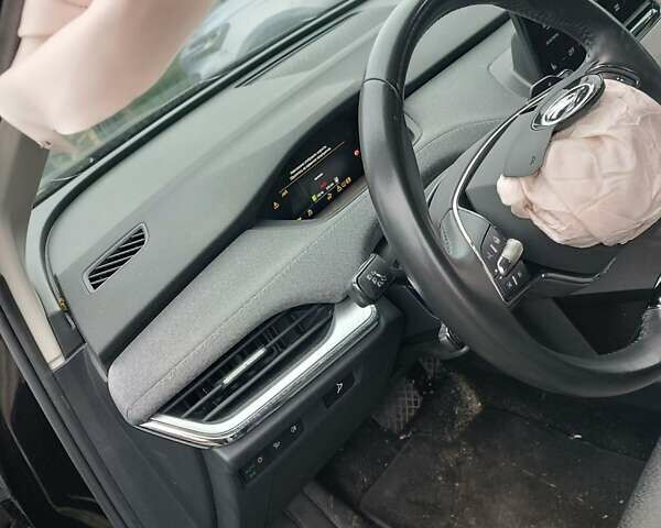 Черный Шкода Enyaq iV, объемом двигателя 0 л и пробегом 214 тыс. км за 16000 $, фото 8 на Automoto.ua