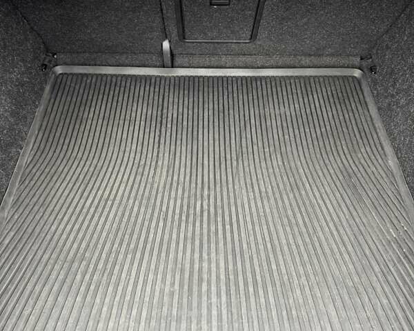 Черный Шкода Enyaq iV, объемом двигателя 0 л и пробегом 269 тыс. км за 16800 $, фото 77 на Automoto.ua