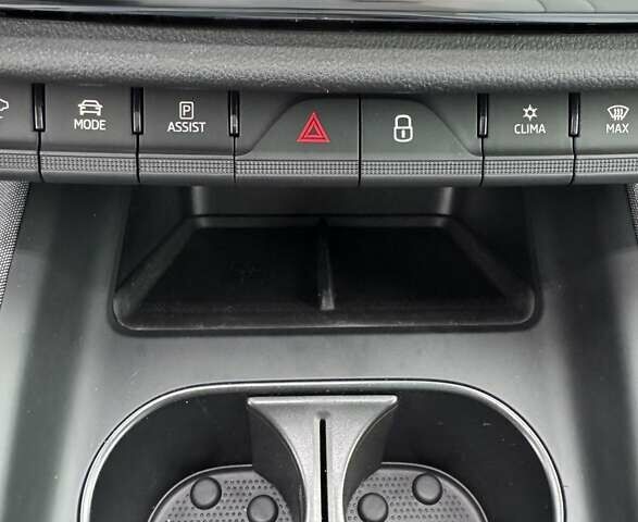 Черный Шкода Enyaq iV, объемом двигателя 0 л и пробегом 269 тыс. км за 16800 $, фото 48 на Automoto.ua