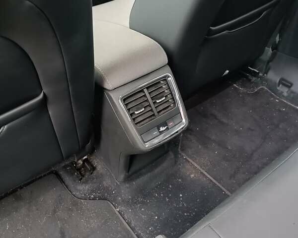 Черный Шкода Enyaq iV, объемом двигателя 0 л и пробегом 214 тыс. км за 16000 $, фото 12 на Automoto.ua