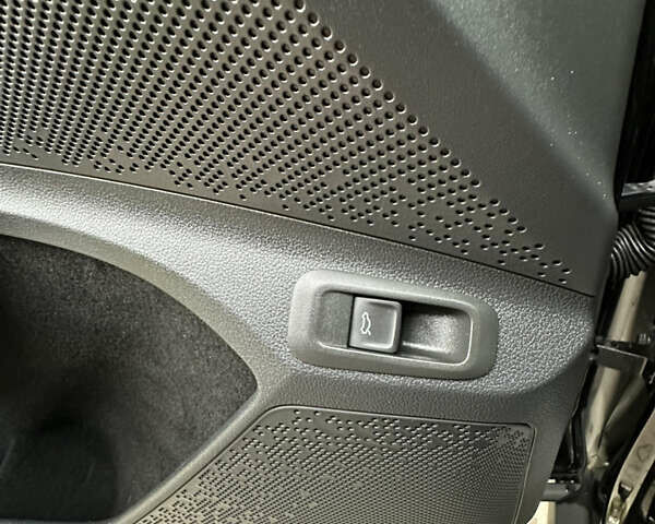 Чорний Шкода Enyaq iV, об'ємом двигуна 0 л та пробігом 150 тис. км за 24700 $, фото 13 на Automoto.ua