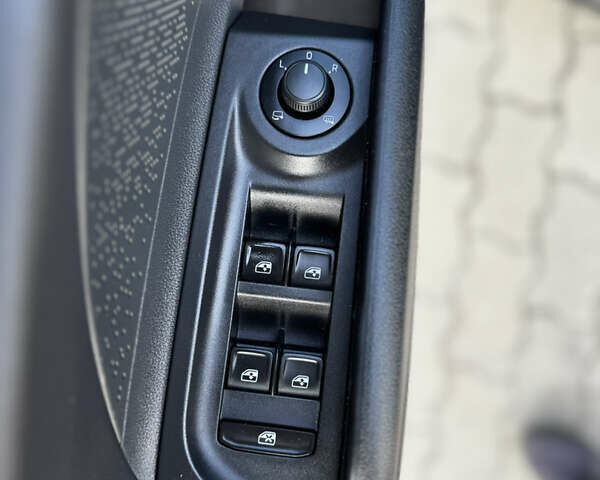 Черный Шкода Enyaq iV, объемом двигателя 0 л и пробегом 49 тыс. км за 28250 $, фото 80 на Automoto.ua